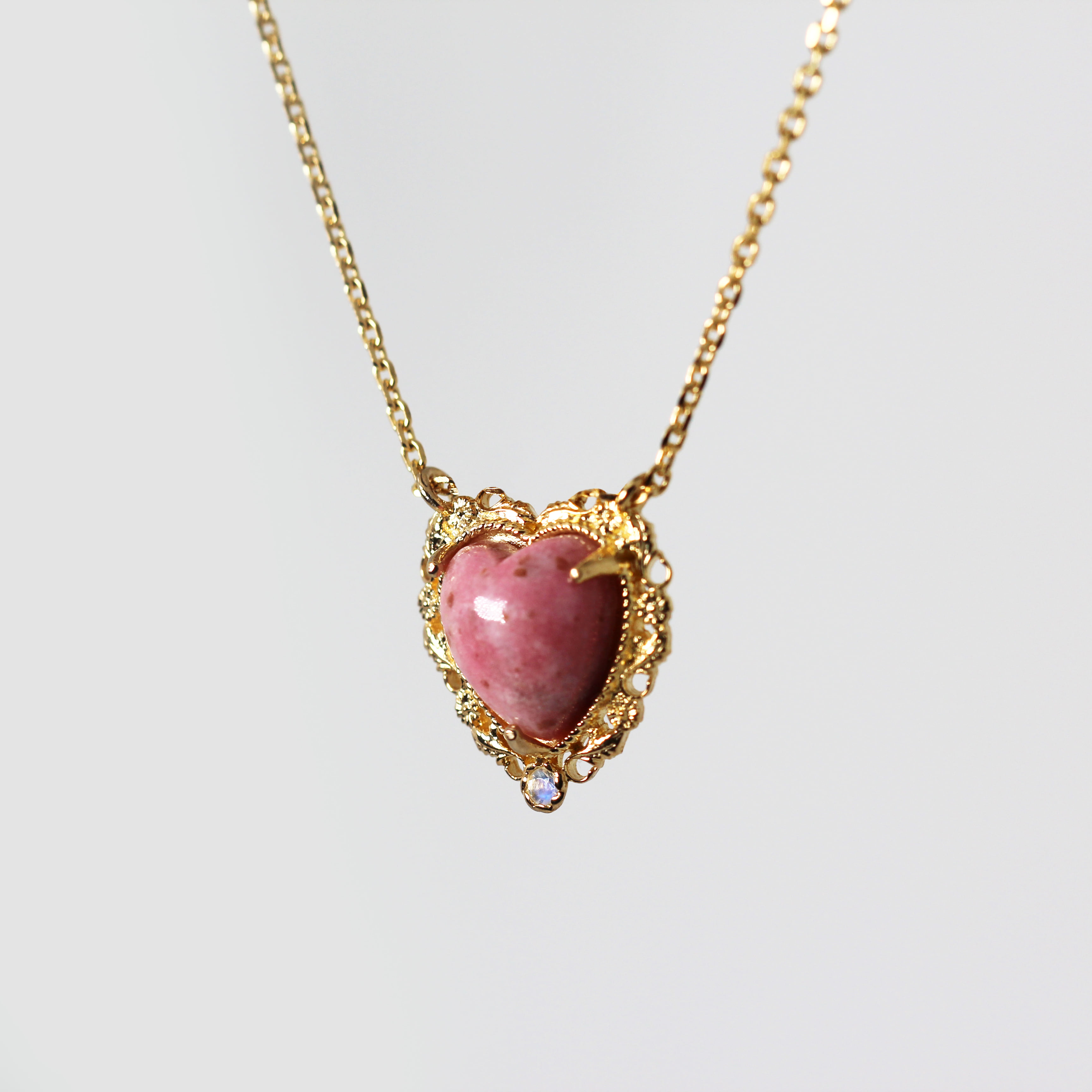 Pink jade heart cabochon necklace